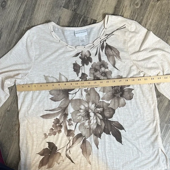 Alfred Dunner Cream Floral Long Sleeve Top‎ - Picture 9 of 13